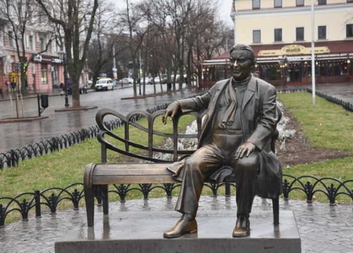 Памятник Утесову в Одессе | Фото: weekend.zone