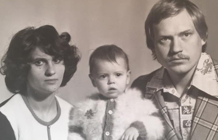 Любовь Толкалина в детстве с родителями | Фото: starhit.ru