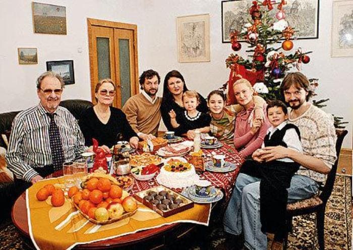 Юрий Яковлев с детьми от разных браков и внуками | Фото: womanhit.ru