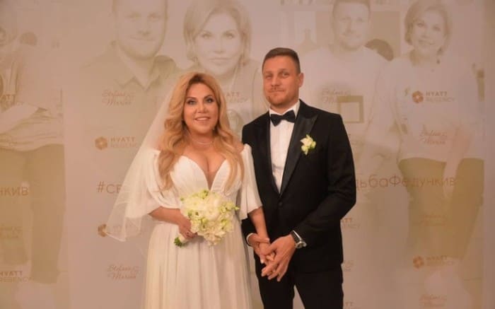 Актриса с мужем в день свадьбы и своего 50-летия | Фото: starhit.ru