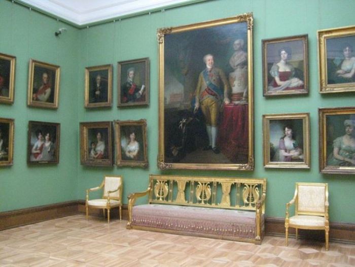 Зал Третьяковской галереи, в которой хранится портрет Марии Лопухиной