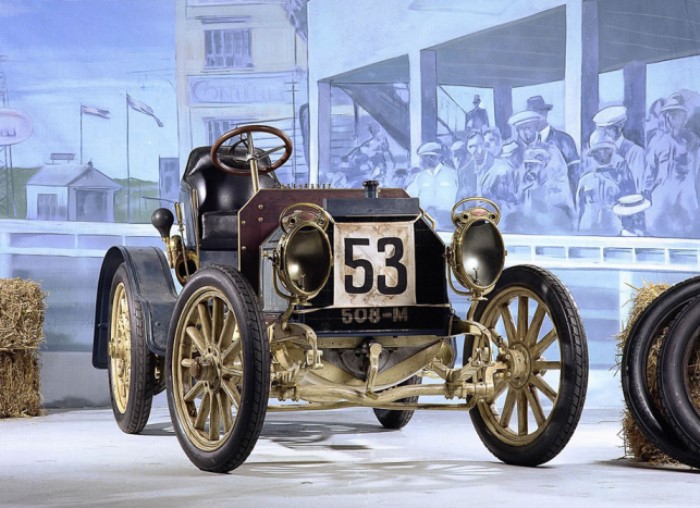 Самый старый из сохранившихся автомобилей Mercedes Simplex 1902 года | Фото: auto.mail.ru
