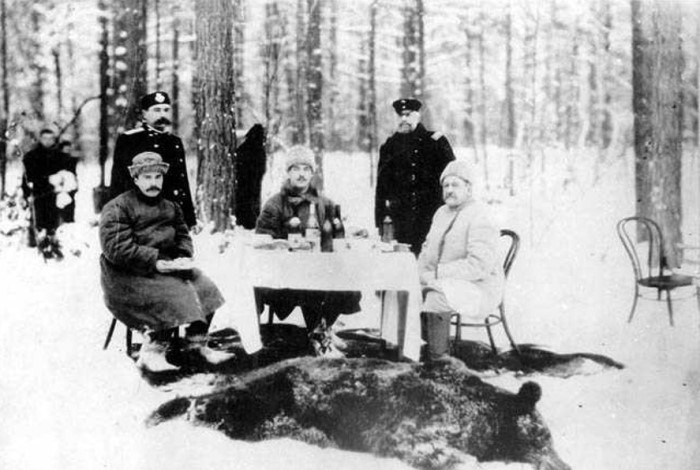 Великий князь Михаил (в центре) на охоте в брасовском имении, 1910 | Фото: conf.gorkilib.ru