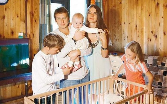 Актер со второй женой и детьми | Фото: 2aktera.ru