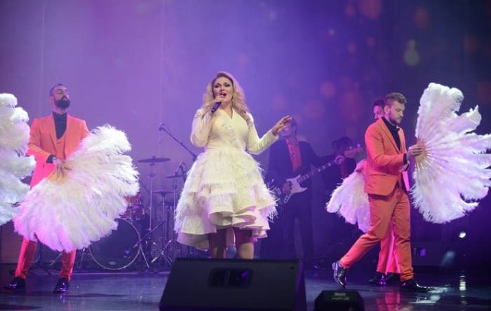 Надежда Ангарская в собственном музыкально-комедийном шоу | Фото: starhit.ru