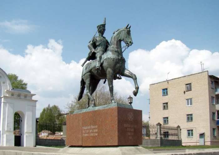 Памятник Н. Дуровой в Елабуге | Фото: topwar.ru