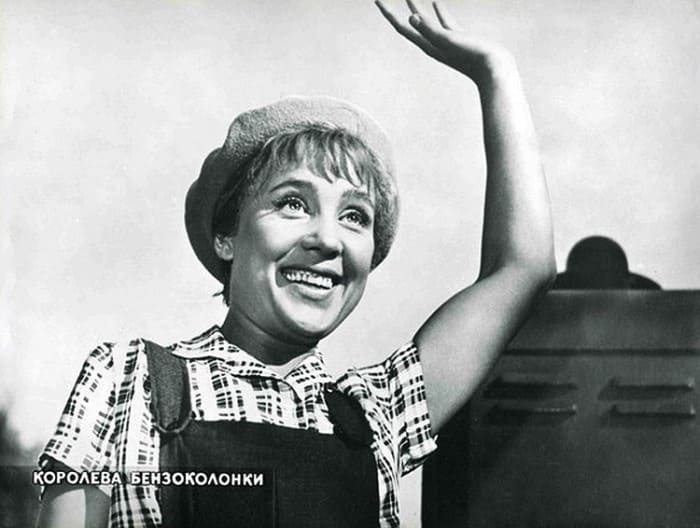 Кадр из фильма *Королева бензоколонки*, 1962 | Фото: kino-teatr.ru