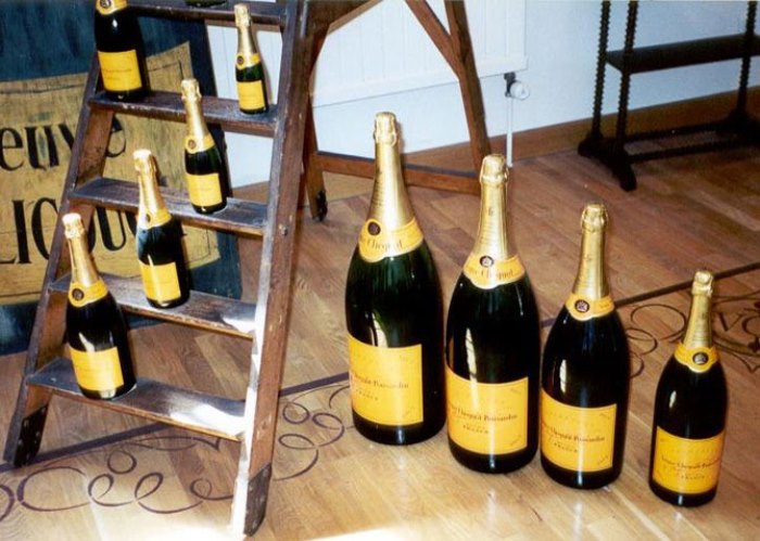 Шампанское - традиционный напиток Нового года
