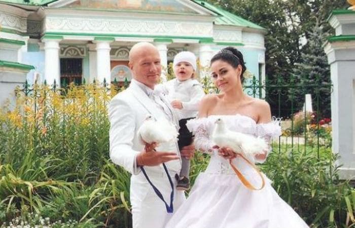 Актер со второй женой и сыном | Фото: uznayvse.ru
