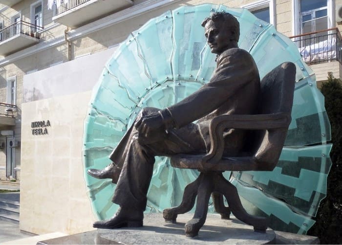 Памятник Николе Тесле в Баку, Азербайджан | Фото: mytravelbook.org