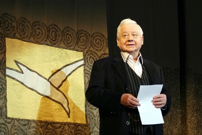 Олег Табаков на сцене театра | Фото: 24smi.org