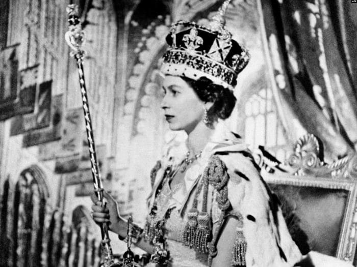 Елизавета II во время коронации, 2 июня 1953 | Фото: krymr.com