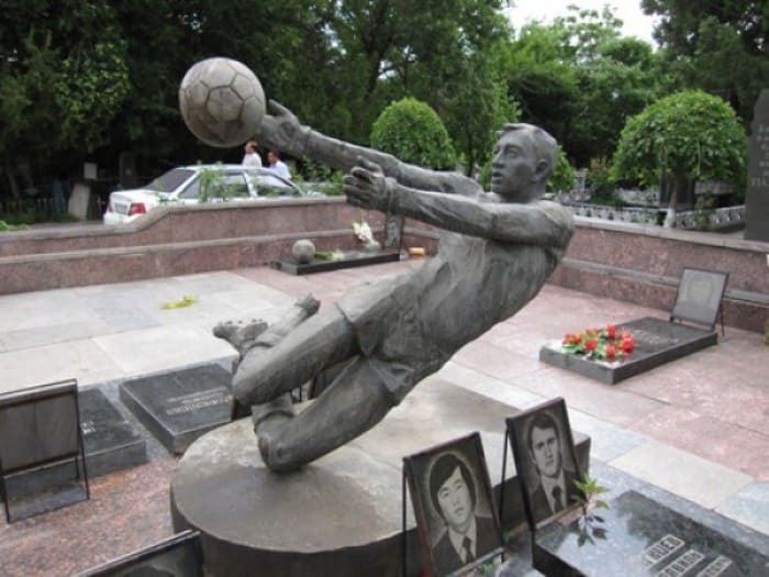 Памятник погибшим футболистам | Фото: sport.bigmir.net