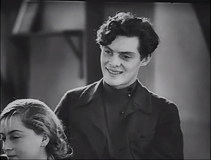 Кадр из фильма *Совершеннолетие*, 1935 | Фото: kino-teatr.ru