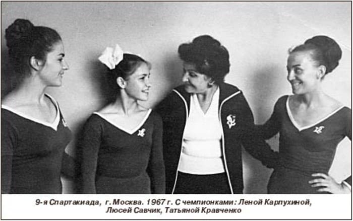 Мария Лисициан со своими ученицами | Фото: noev-kovcheg.ru