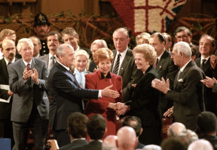 Супруги Горбачевы и Маргарет Тэтчер, 1989 | Фото: liveinternet.ru