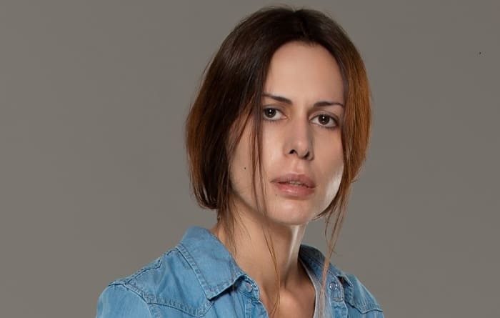 Актриса на съемках сериала *Колл-центр*, 2019 | Фото: kino-teatr.ru
