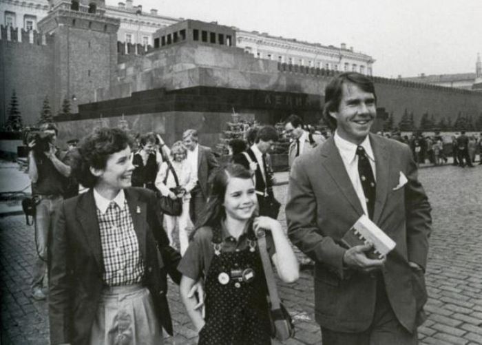 Саманта Смит с родителями на Красной площади, 11 июля 1983 | Фото: tass.ru