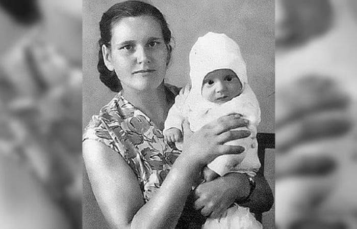 Сергей в детстве с мамой | Фото: uznayvse.ru