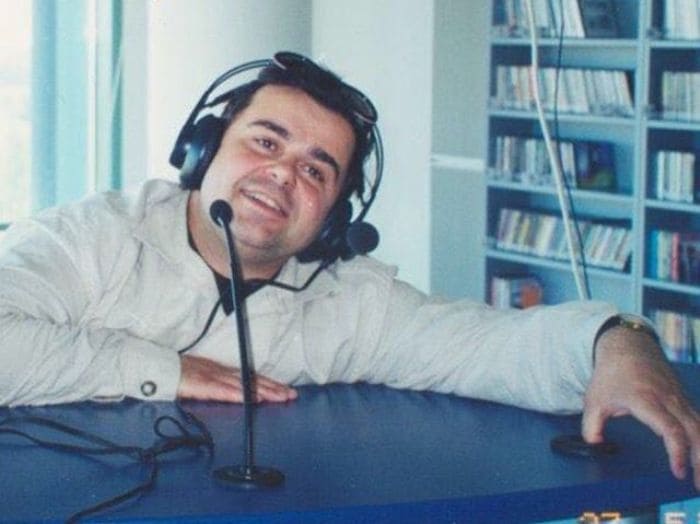 Сергей Рост во время работы на радио | Фото: teleprogramma.pro