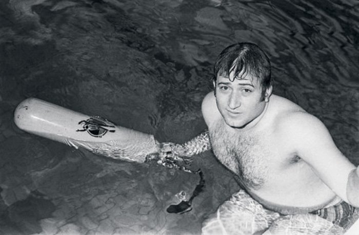 Многократный рекордсмен мира по подводному плаванию Шаварш Карапетян на занятиях в бассейне. Фото Г. Багдасаряна | Фото: lenta.ru