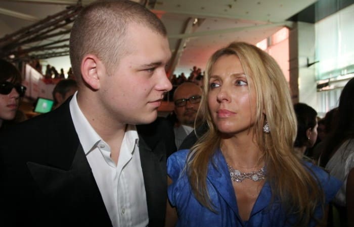 Светлана с сыном Сергеем | Фото: starhit.ru