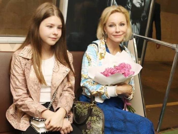 Марина Зудина с дочерью Машей | Фото: 2aktera.ru