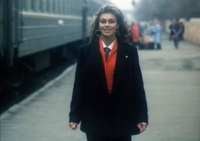 Первая кинороль Татьяны Скороходовой в фильме *Я в полном порядке*, 1989 | Фото: kino-teatr.ru