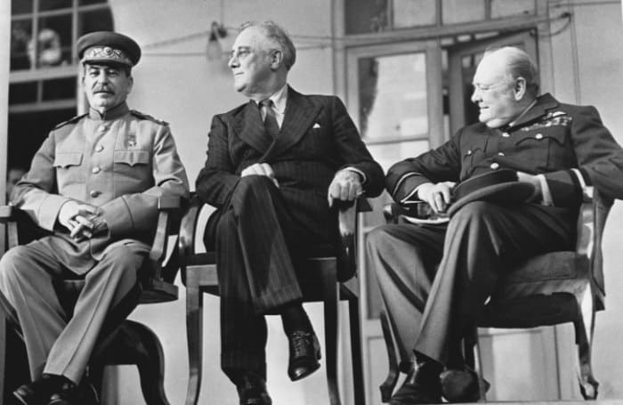Сталин, Рузвельт и Черчилль на тегеранской конференции | Фото: esquire.ru
