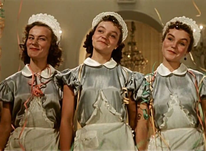 Сестры Шмелевы в фильме *Карнавальная ночь*, 1956 | Фото: kino-teatr.ru