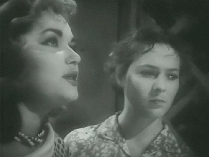 Наталья Панова (слева) в фильме *Дело *пестрых*, 1958 | Фото: kino-teatr.ru