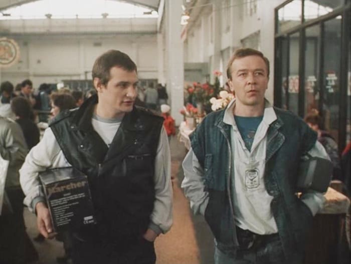 Сергей Проханов (справа) в фильме *Гений*, 1991 | Фото: vokrug.tv