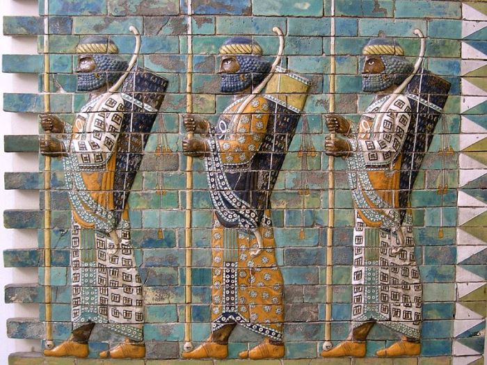 Персидские воины из гвардии *бессмертных*. Фрагмент росписи из царского дворца