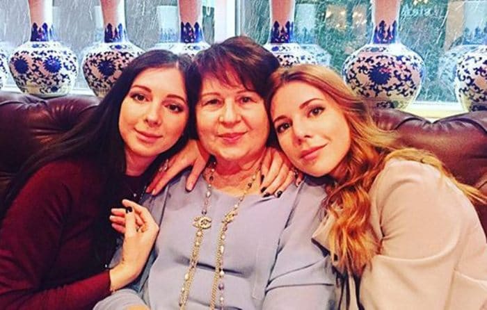 Наталья Подольская с мамой и сестрой | Фото: uznayvse.ru