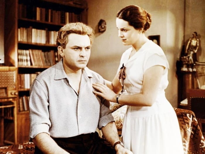Кадр из фильма *Неоконченная повесть*, 1955 | Фото: kino-teatr.ru