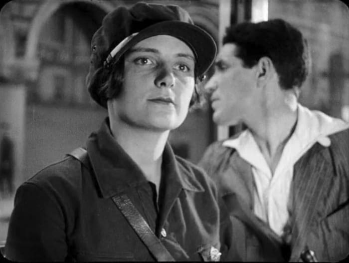 Кадр из фильма *Обломок империи*, 1929 | Фото: kino-teatr.ru