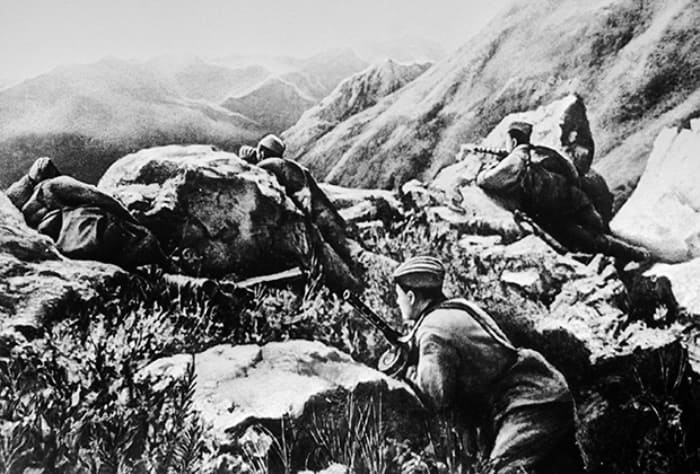 Красноармейцы обороняют горный перевал на Кавказе | Фото: lenta.ru