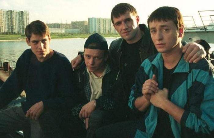 Главные герои сериала *Бригада*, 2002 | Фото: starhit.ru