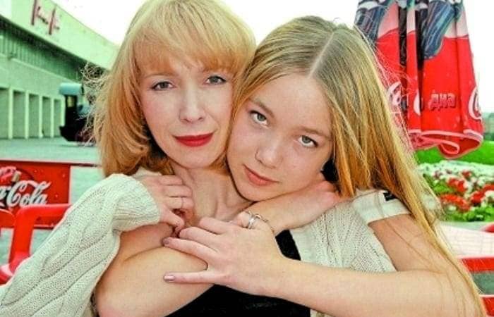 Дарья Мороз и ее мать, актриса Марина Левтова | Фото: sobesednik.ru