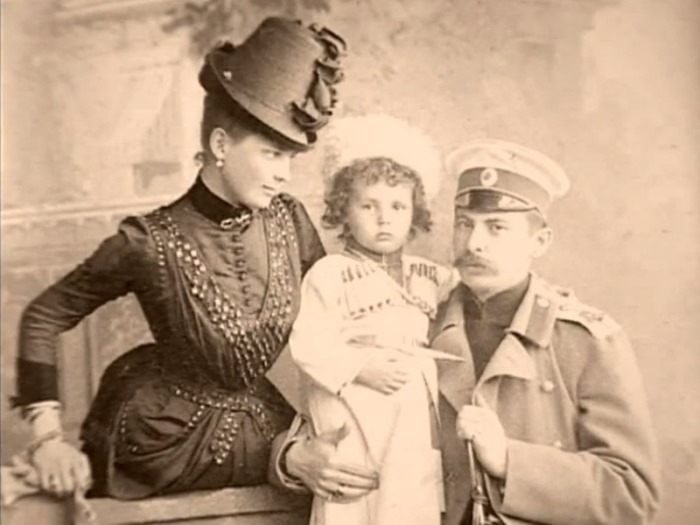 Князь и княгиня с первенцем Николаем | Фото: liveinternet.ru