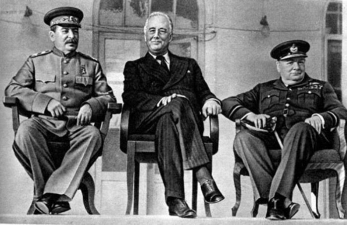 И. Сталин, Ф. Рузвельт и У. Черчилль на Тегеранской конференции, 1943