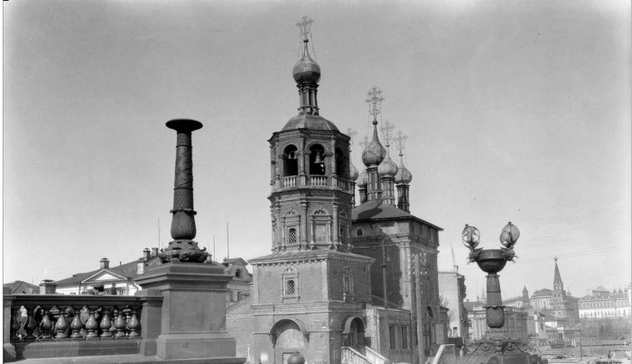  Церковь Похвалы Богородицы в Башмакове крупным планом. Фото: William Osgood Field.