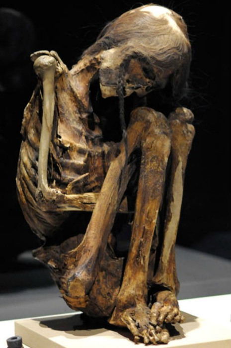 Мумия взрослого мужчины из пре-Колумбийской пустыни Атакама.