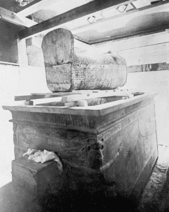  Снимок гробница Тутанхамона, сделанный в 1920-х годах.