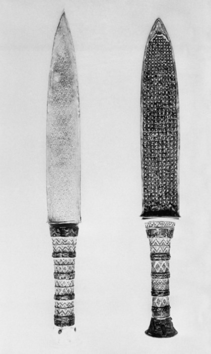 Ритуальные кинжалы, найденные во время раскопок в Луксоре.