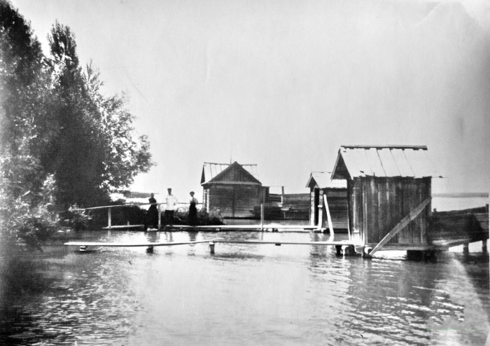 Кадр сделанный на берегу озера Иссык-Куль.1915 год. 