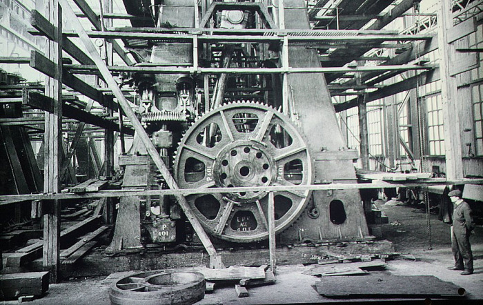 Фрагмент паровой машины Титаника на момент строительства. 