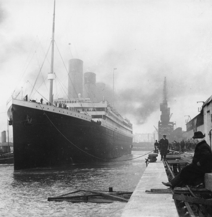 Титаник, отправляющийся в свое первое и последнее путешествие из Саутгемптона. 