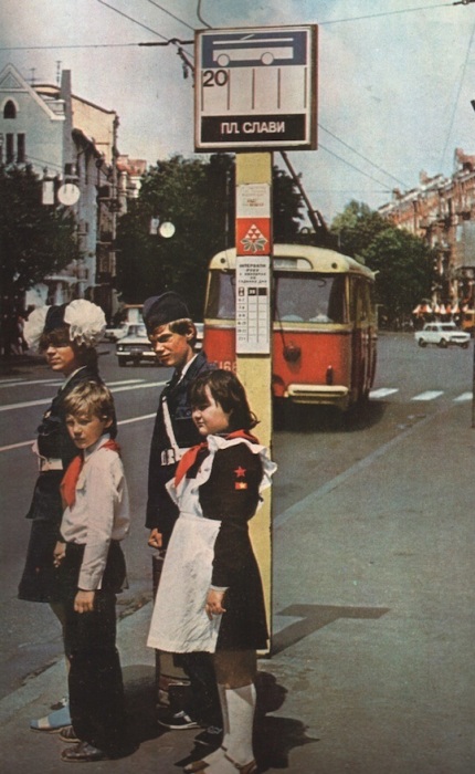 Пионеры на Площади Славы. СССР, Киев, 1987 год.