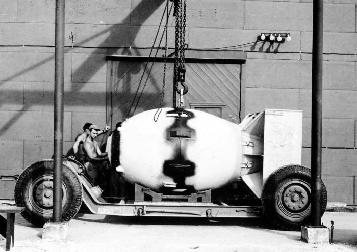 Атомная бомба Fat Boy, которая была сброшена на Нагасаки 9 августа 1945 года.